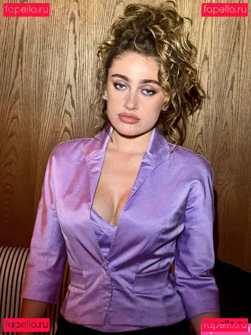 Rachel Anne Sennott Onlyfans Photo Gallery 