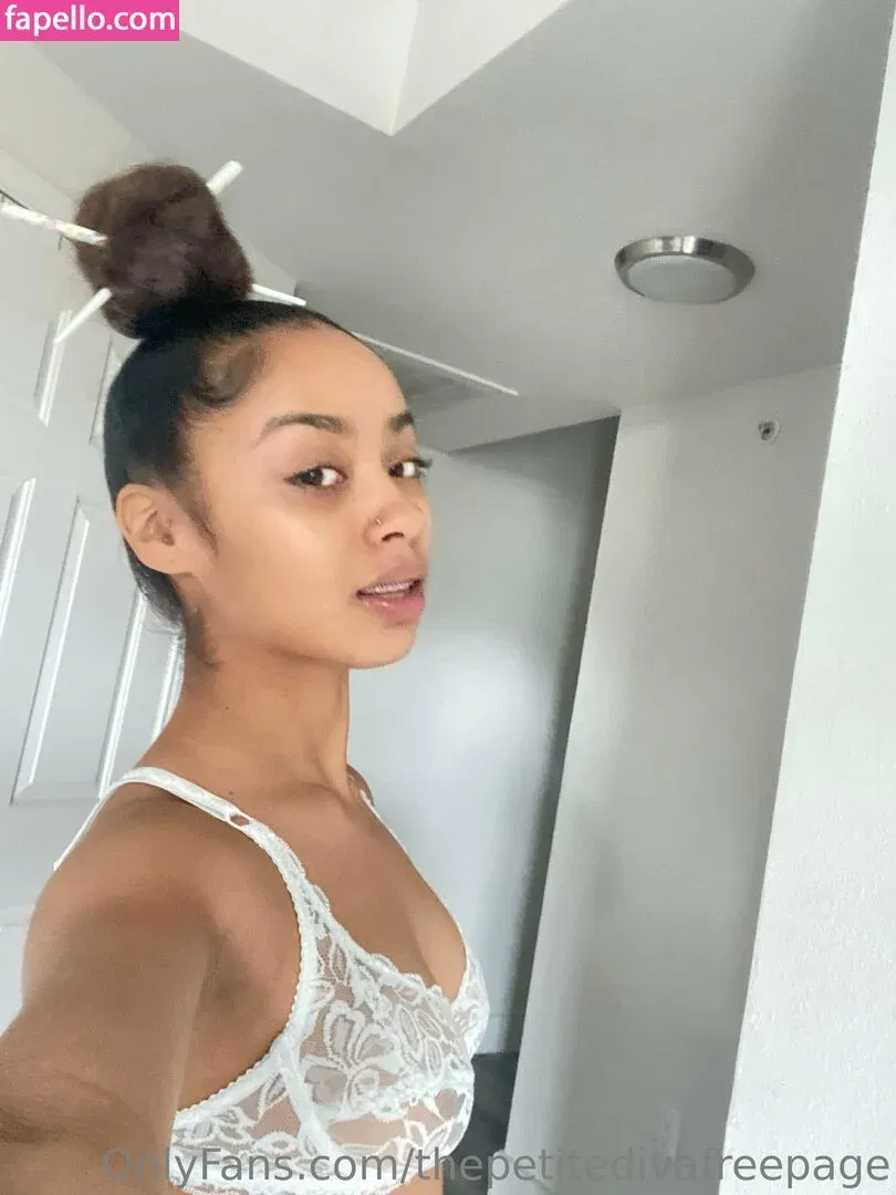 thepetitedivafreepage Onlyfans Photo Gallery 