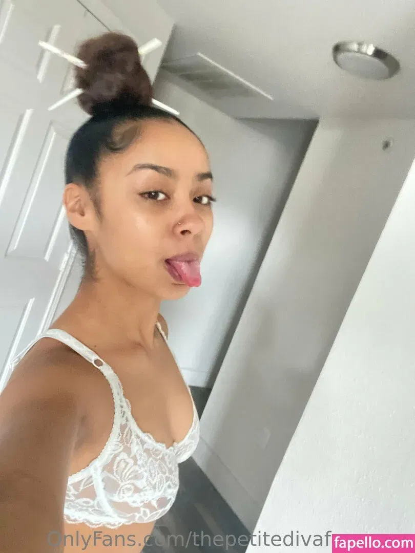 thepetitedivafreepage Onlyfans Photo Gallery 