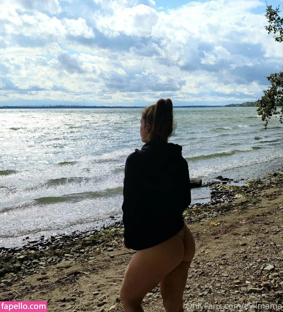 evieleana Onlyfans Photo Gallery 