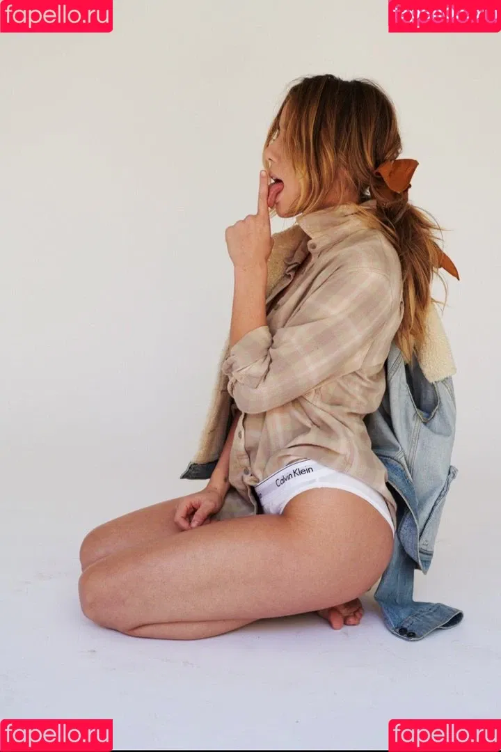 Chloe Bennet Onlyfans Photo Gallery 