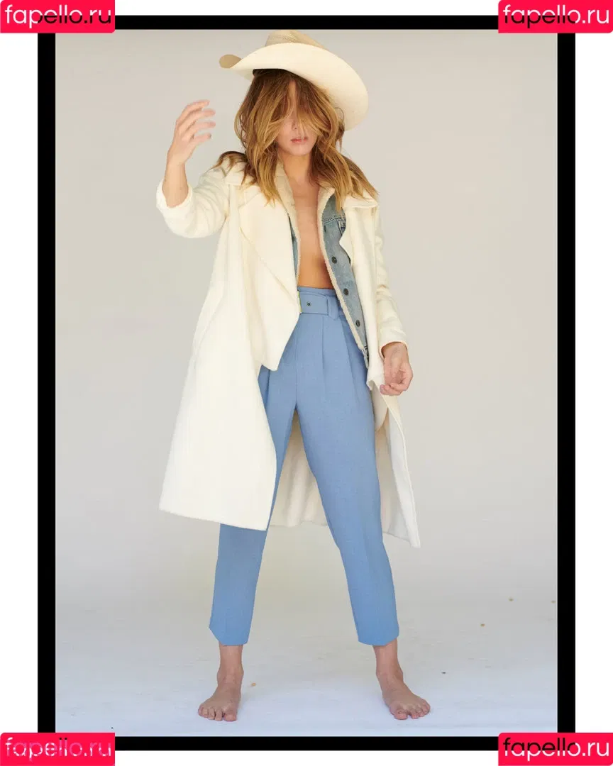 Chloe Bennet Onlyfans Photo Gallery 
