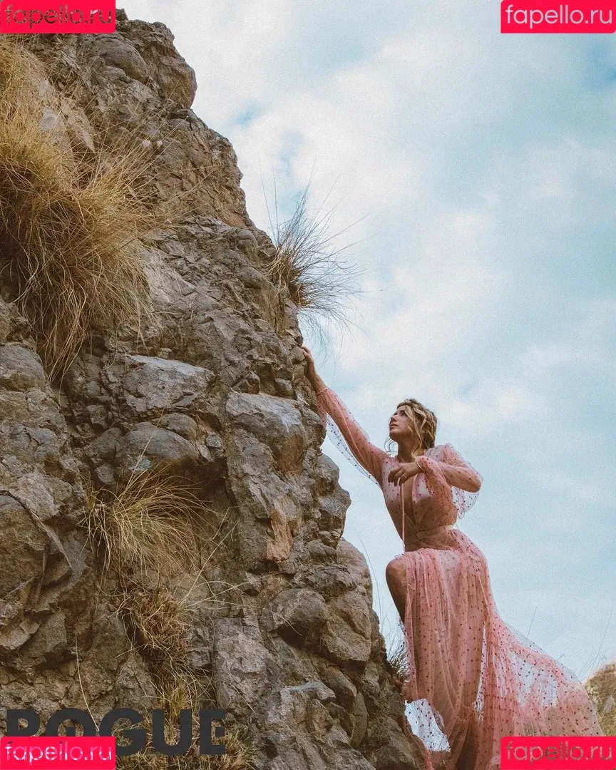 Chloe Bennet Onlyfans Photo Gallery 