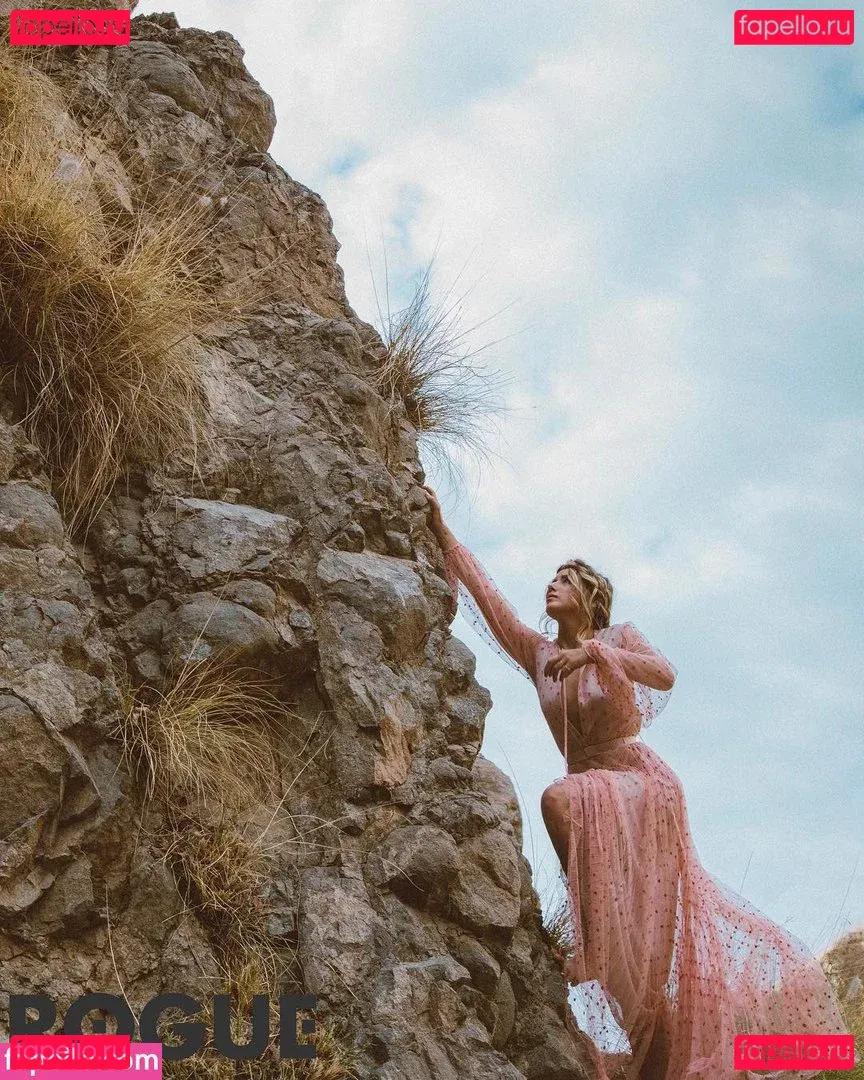 Chloe Bennet Onlyfans Photo Gallery 