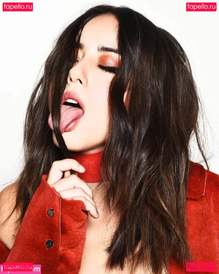 Chloe Bennet Onlyfans Photo Gallery 