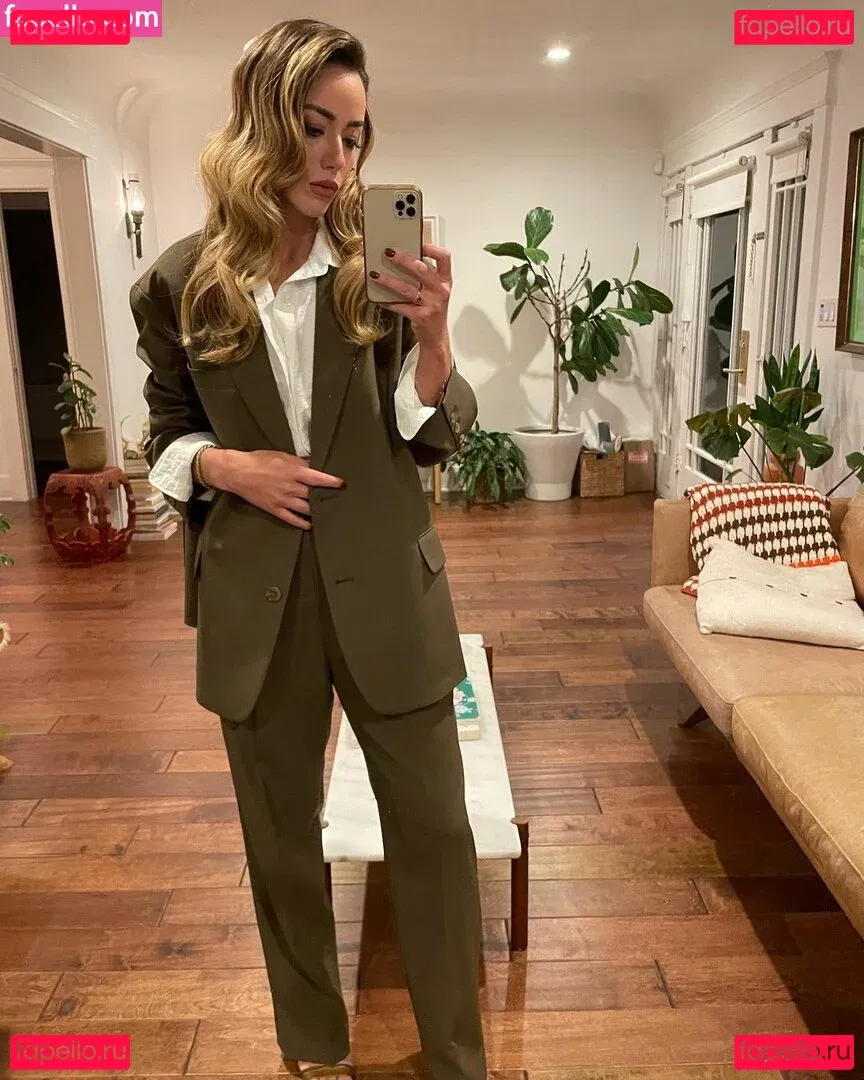 Chloe Bennet Onlyfans Photo Gallery 