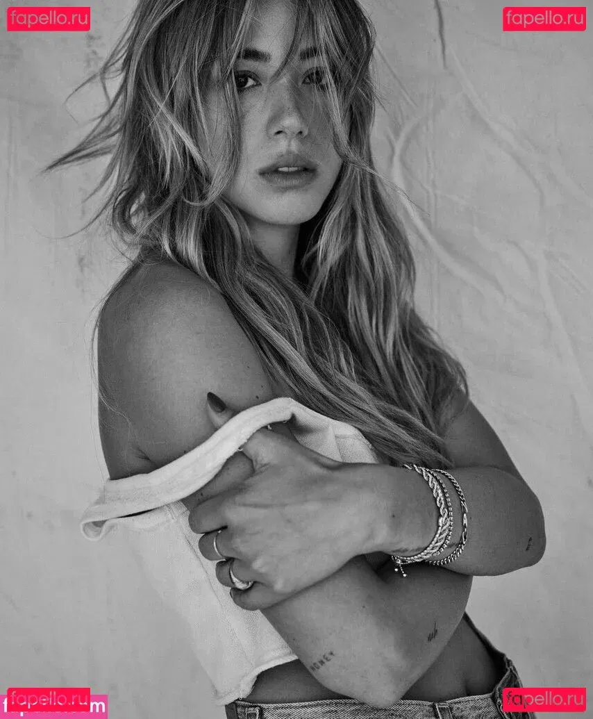 Chloe Bennet Onlyfans Photo Gallery 