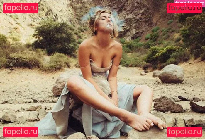 Chloe Bennet Onlyfans Photo Gallery 