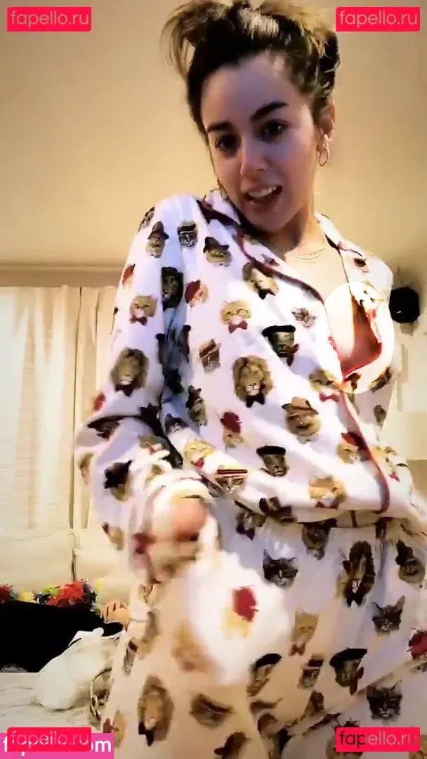 Chloe Bennet Onlyfans Photo Gallery 