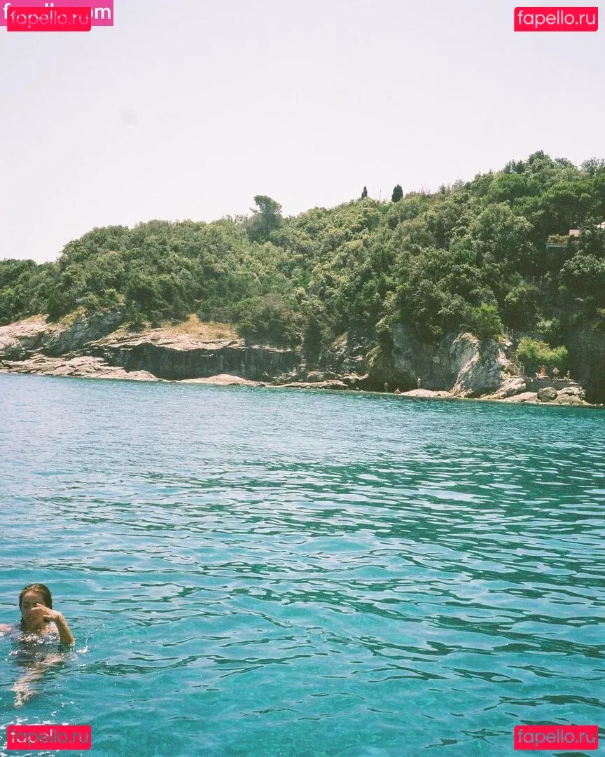 Chloe Bennet Onlyfans Photo Gallery 