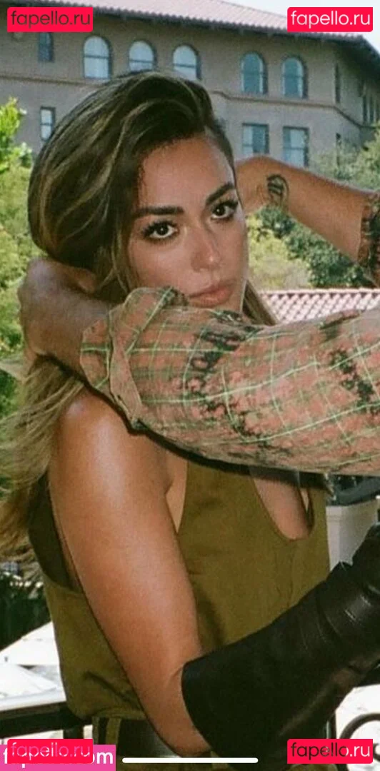 Chloe Bennet Onlyfans Photo Gallery 