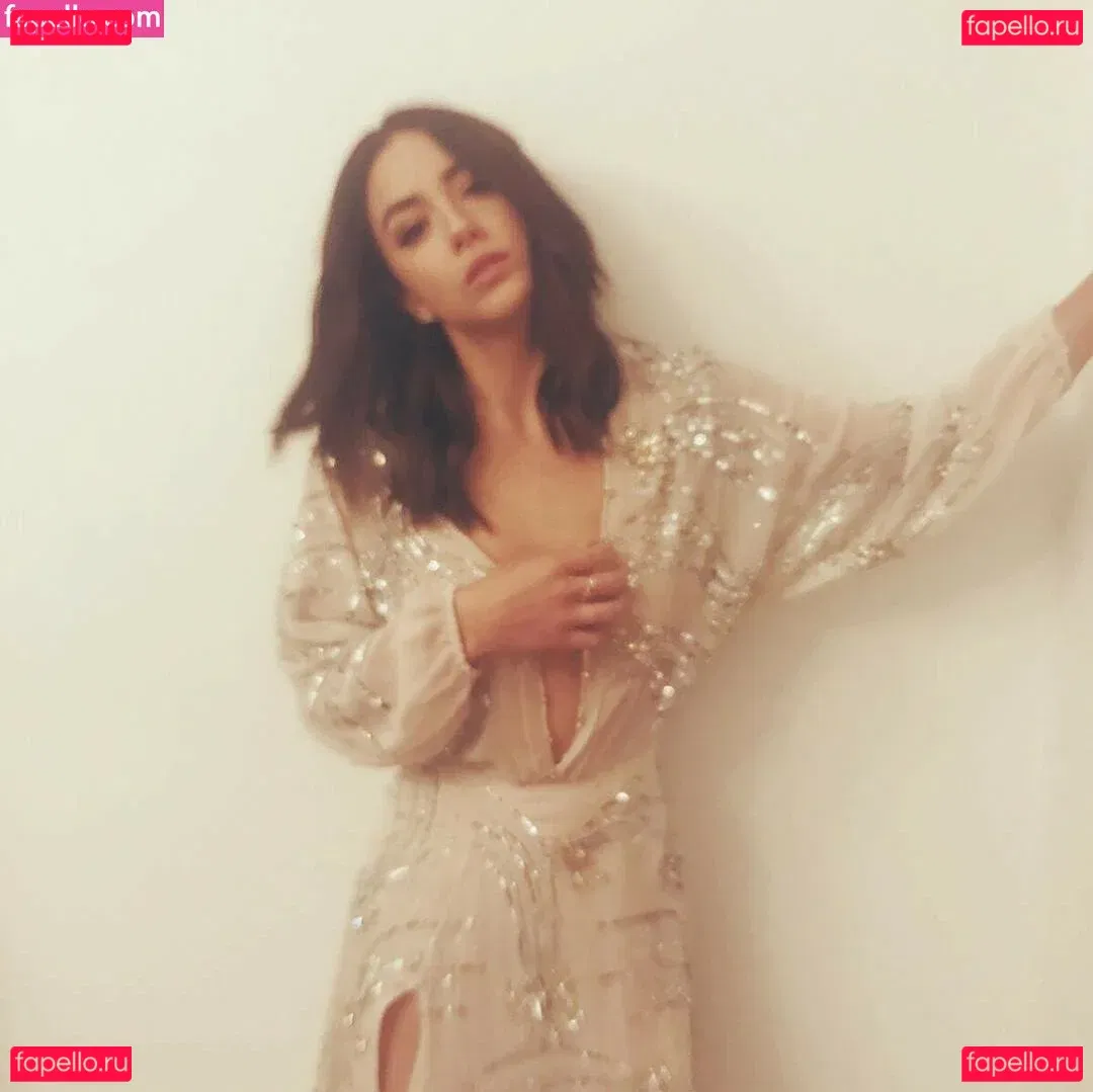 Chloe Bennet Onlyfans Photo Gallery 
