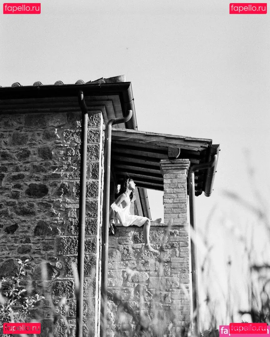 Chloe Bennet Onlyfans Photo Gallery 