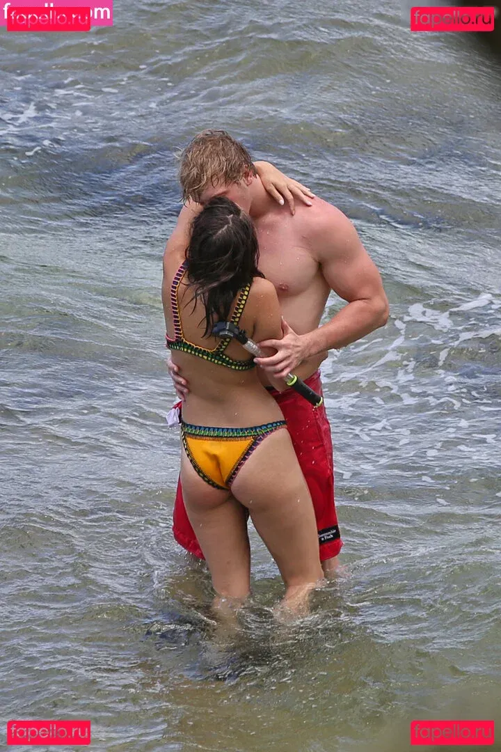 Chloe Bennet Onlyfans Photo Gallery 