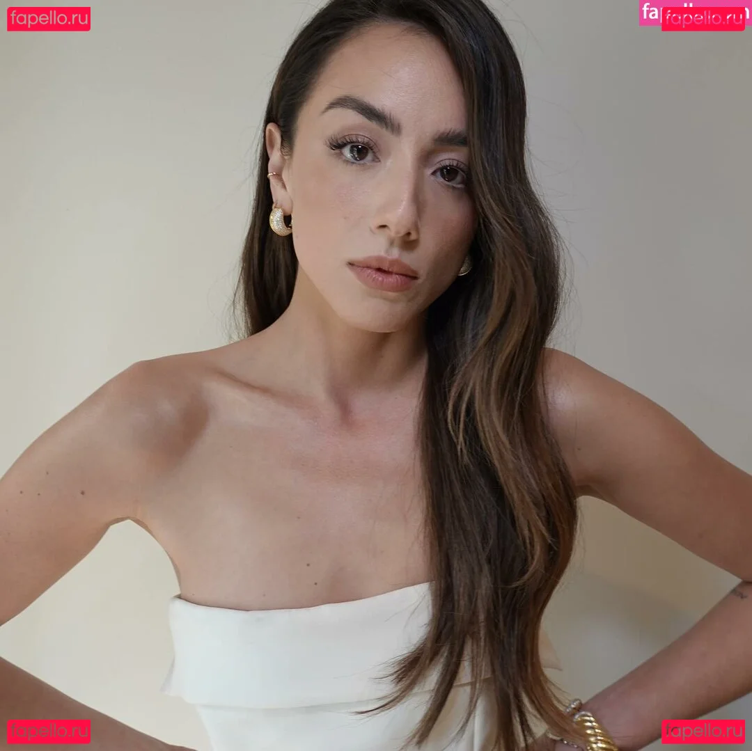 Chloe Bennet Onlyfans Photo Gallery 