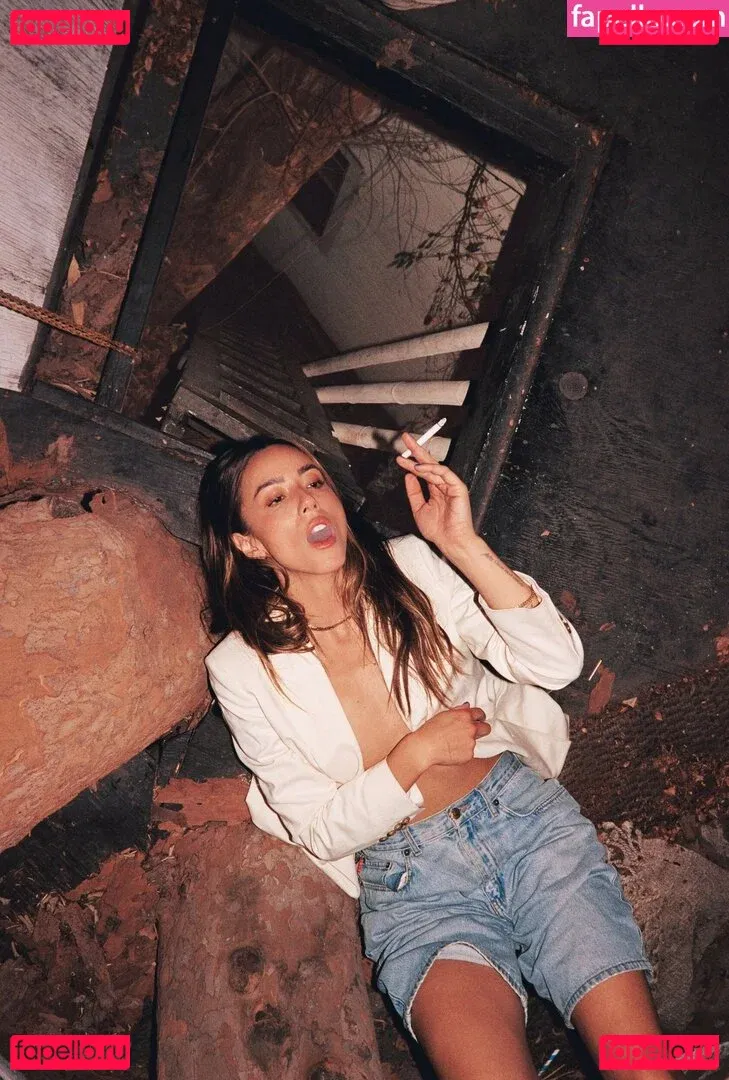 Chloe Bennet Onlyfans Photo Gallery 