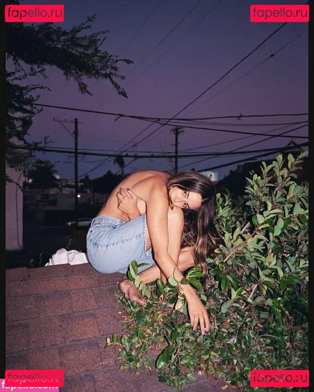 Chloe Bennet Onlyfans Photo Gallery 