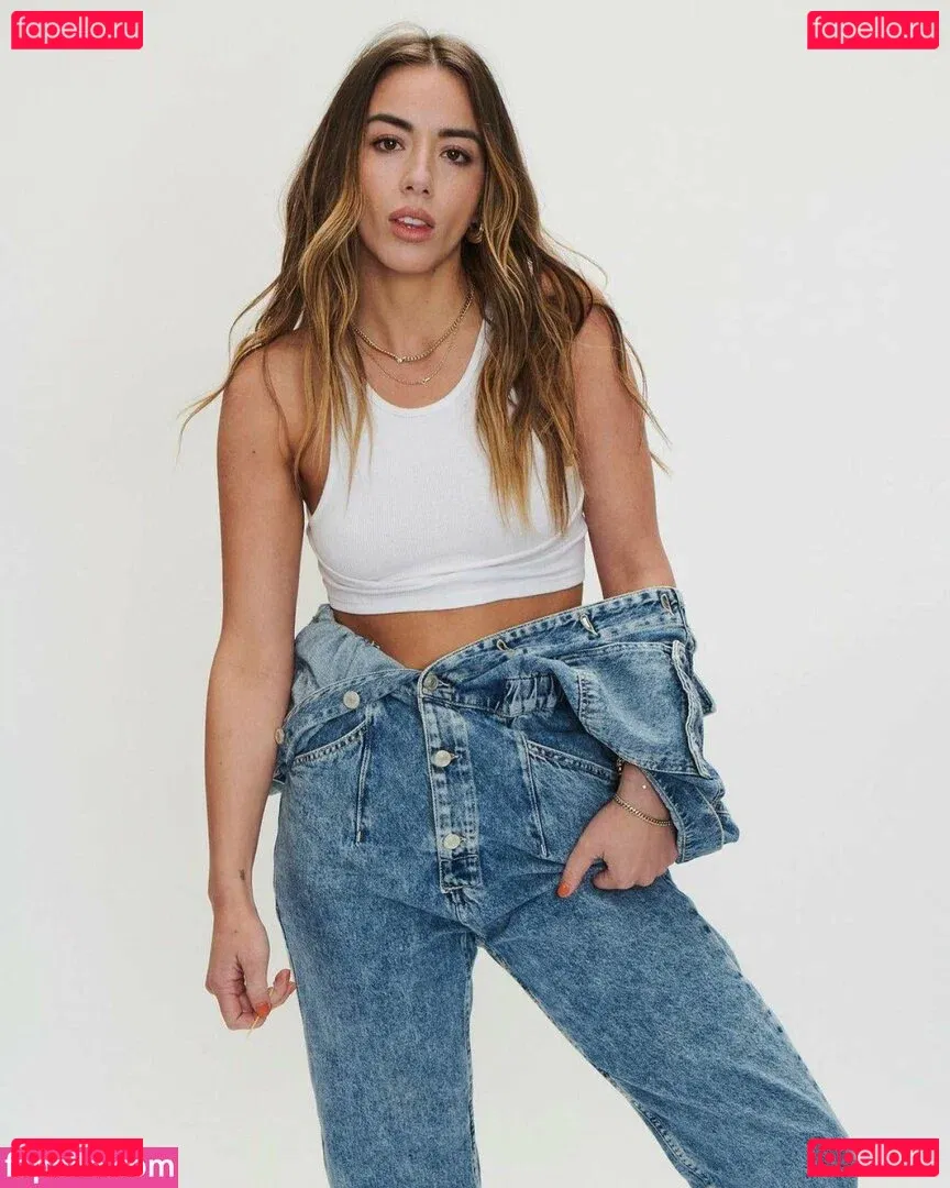 Chloe Bennet Onlyfans Photo Gallery 