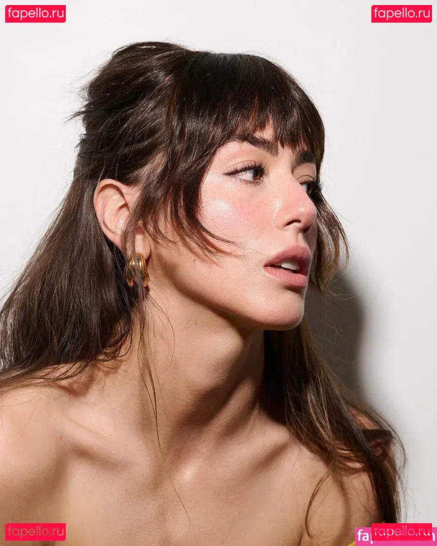 Chloe Bennet Onlyfans Photo Gallery 