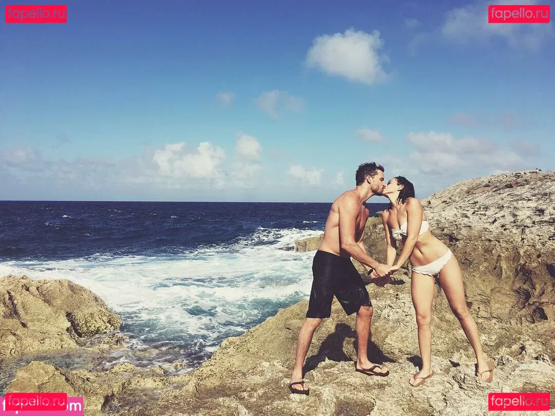 Chloe Bennet Onlyfans Photo Gallery 