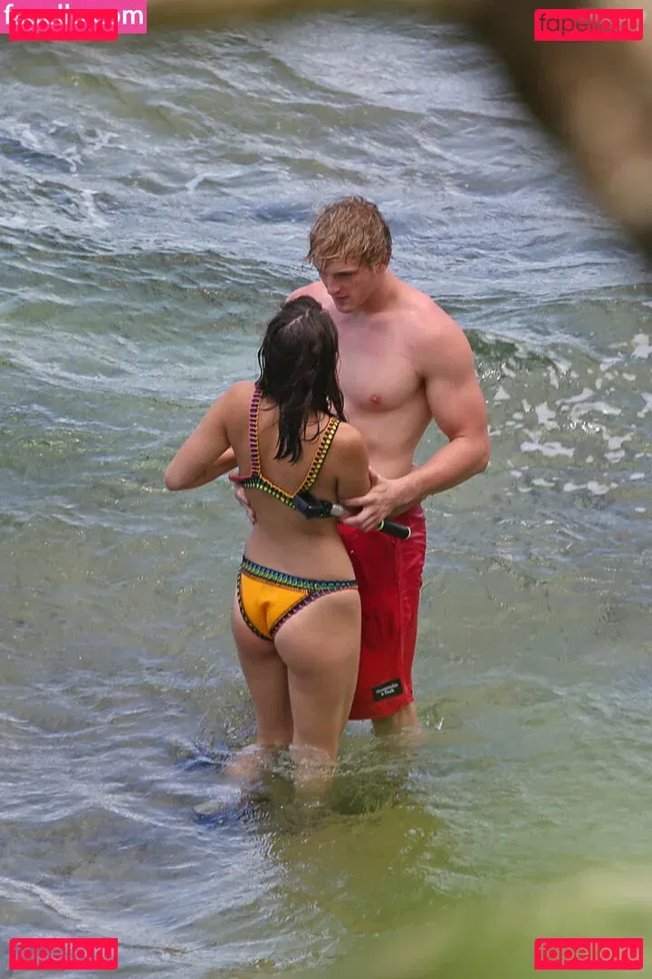 Chloe Bennet Onlyfans Photo Gallery 