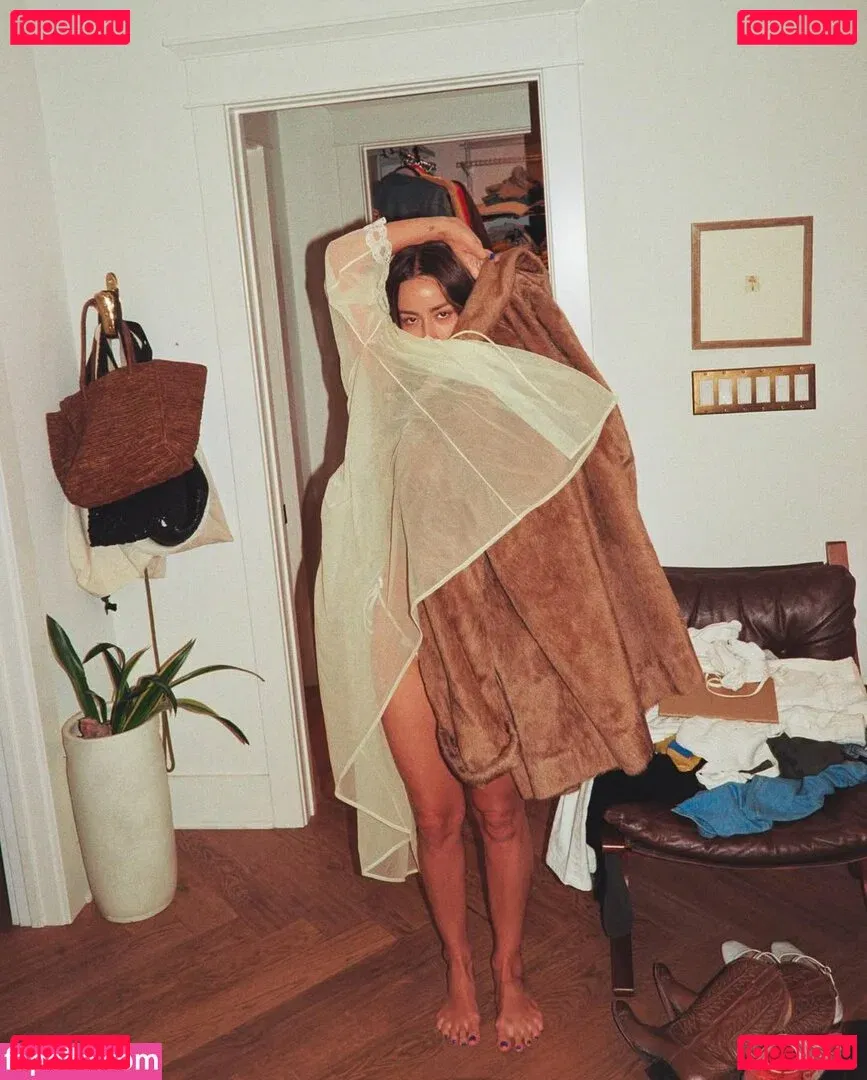 Chloe Bennet Onlyfans Photo Gallery 