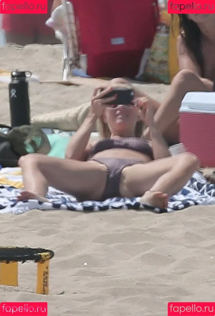 Julianne Hough Onlyfans Photo Gallery 