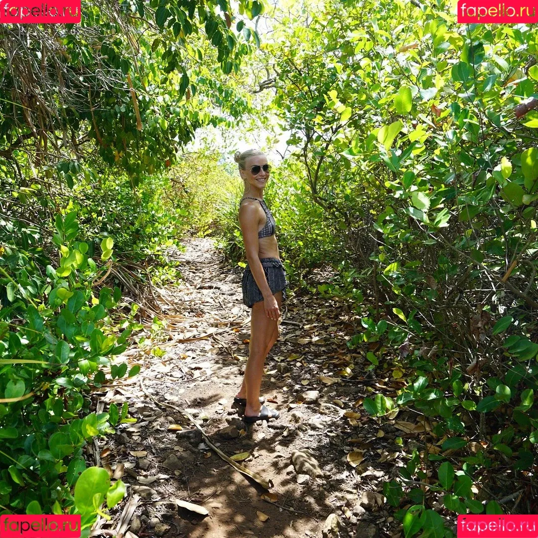Julianne Hough Onlyfans Photo Gallery 