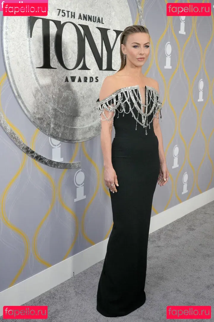 Julianne Hough Onlyfans Photo Gallery 