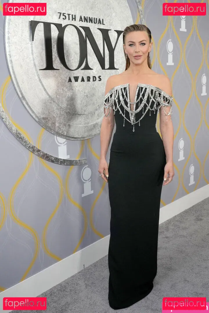 Julianne Hough Onlyfans Photo Gallery 