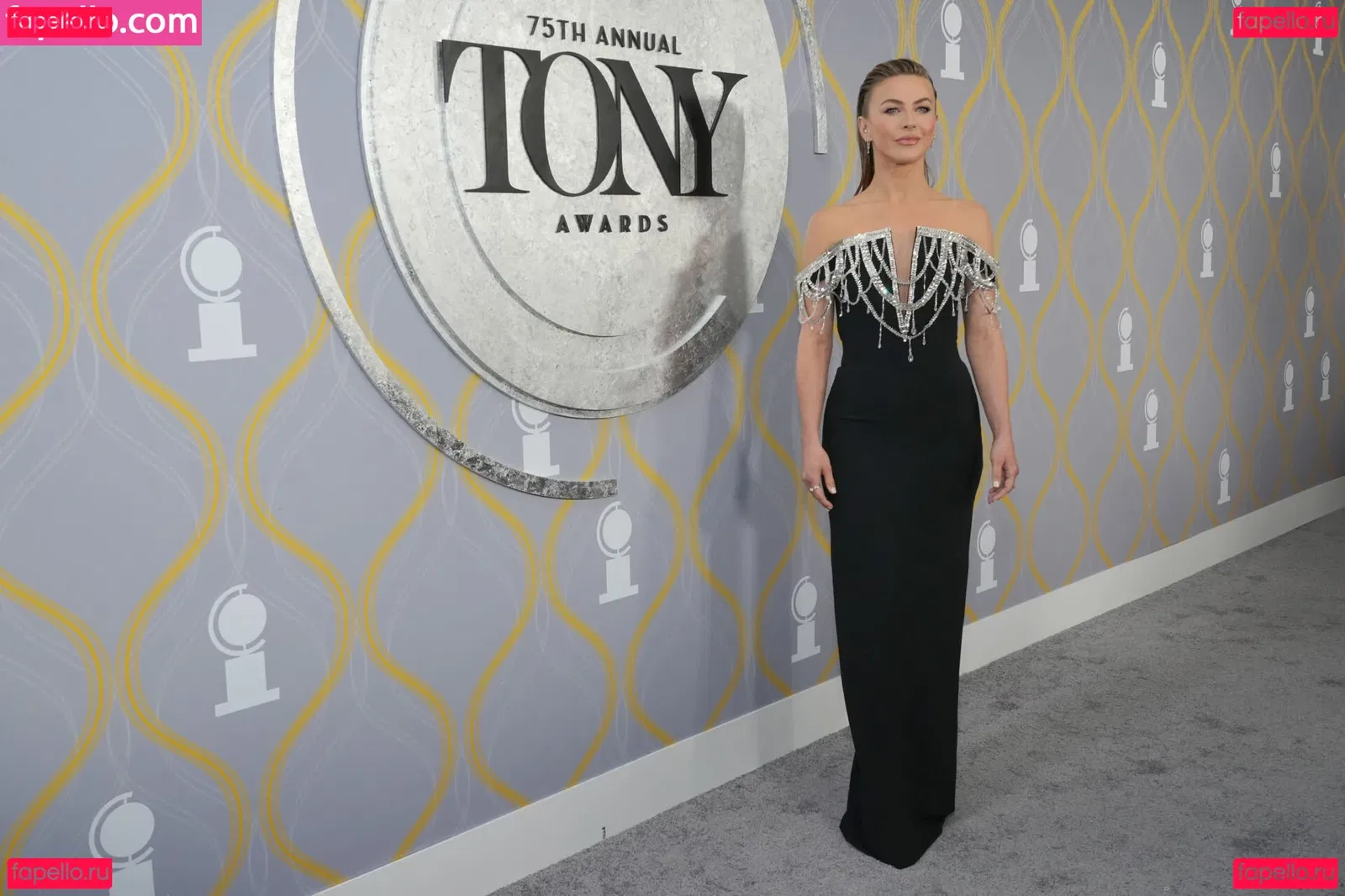 Julianne Hough Onlyfans Photo Gallery 