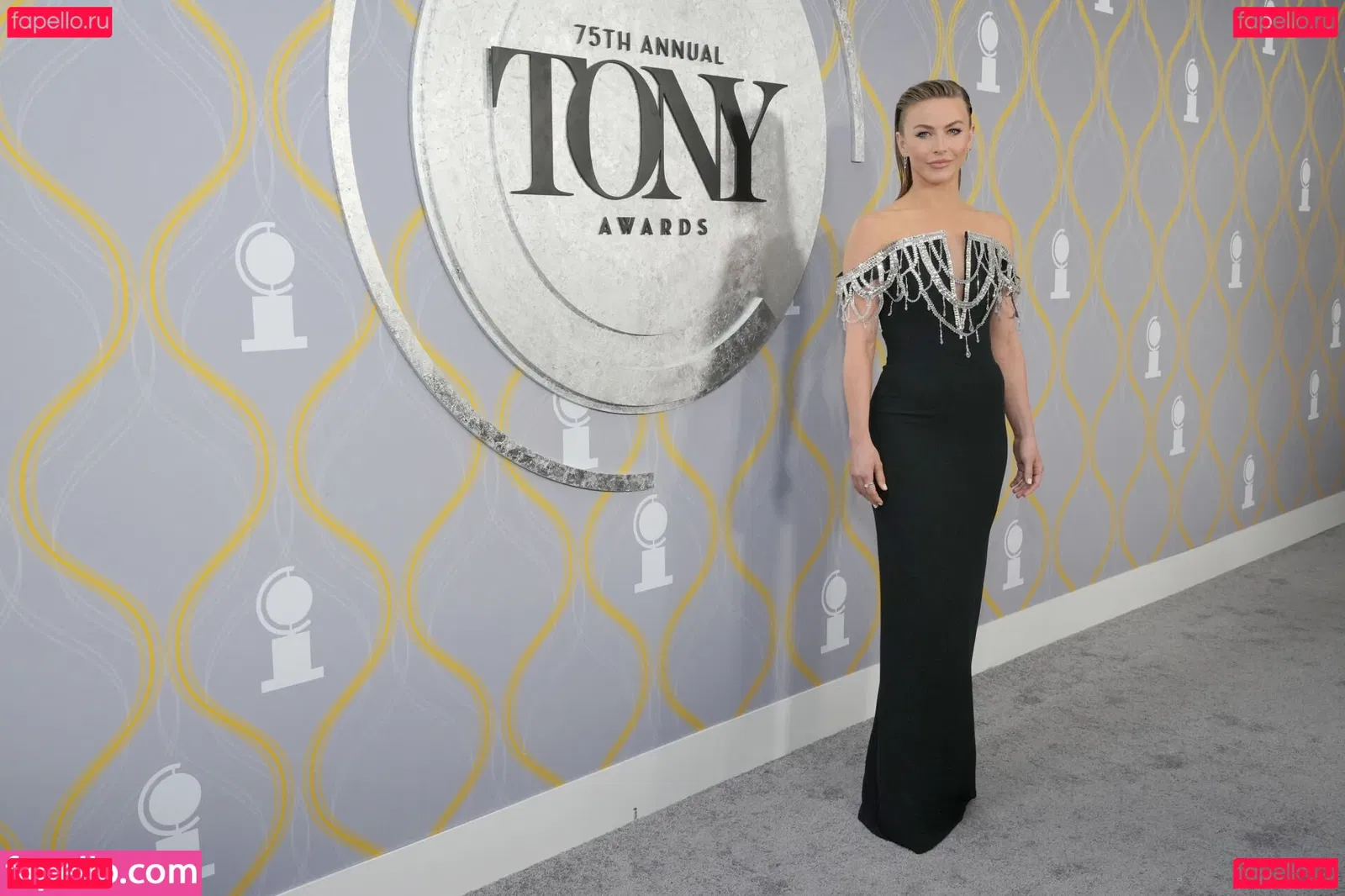 Julianne Hough Onlyfans Photo Gallery 