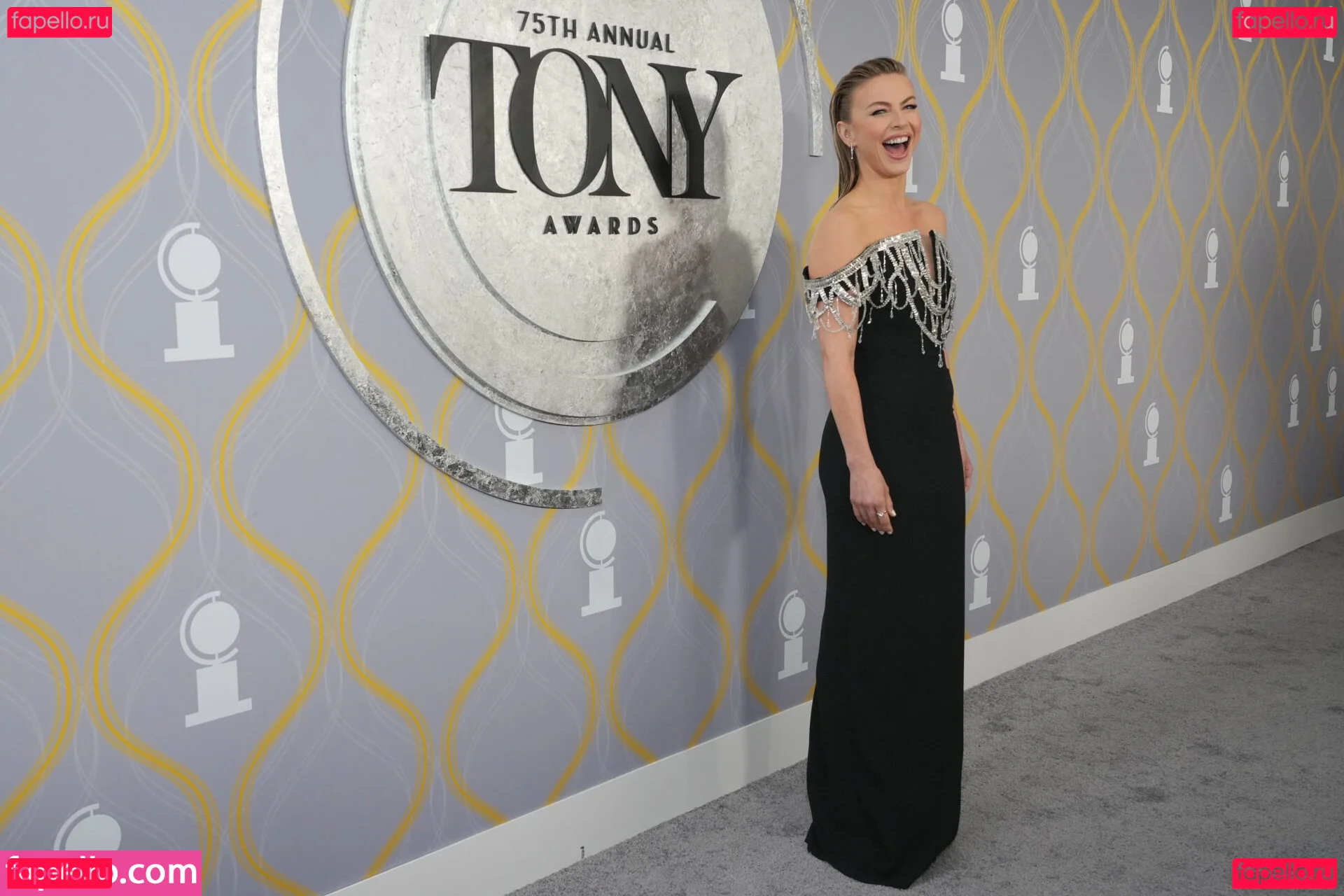 Julianne Hough Onlyfans Photo Gallery 