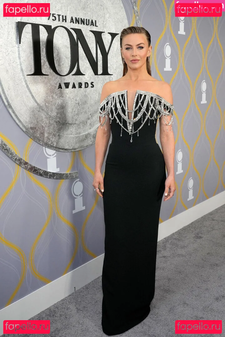 Julianne Hough Onlyfans Photo Gallery 