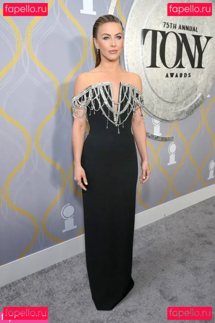 Julianne Hough Onlyfans Photo Gallery 