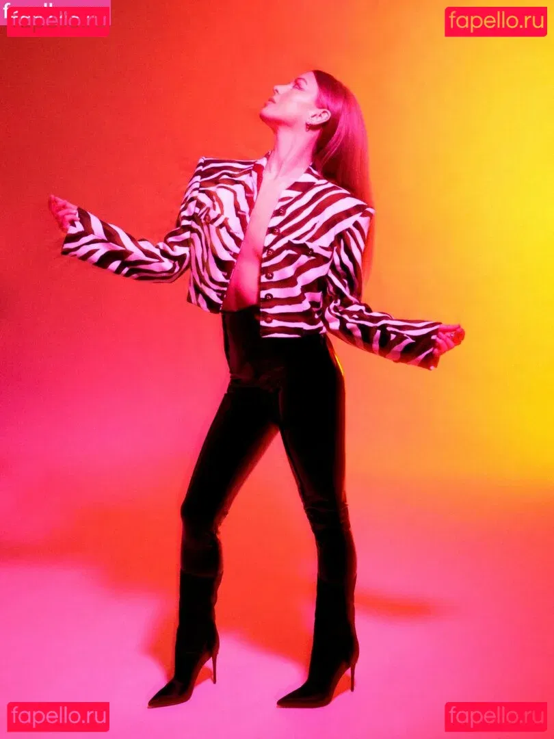 Julianne Hough Onlyfans Photo Gallery 