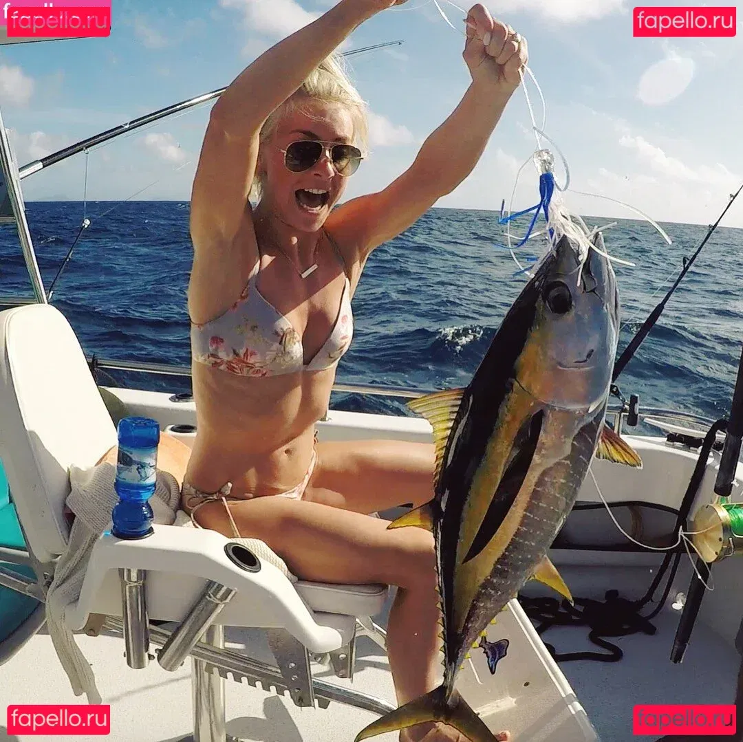 Julianne Hough Onlyfans Photo Gallery 