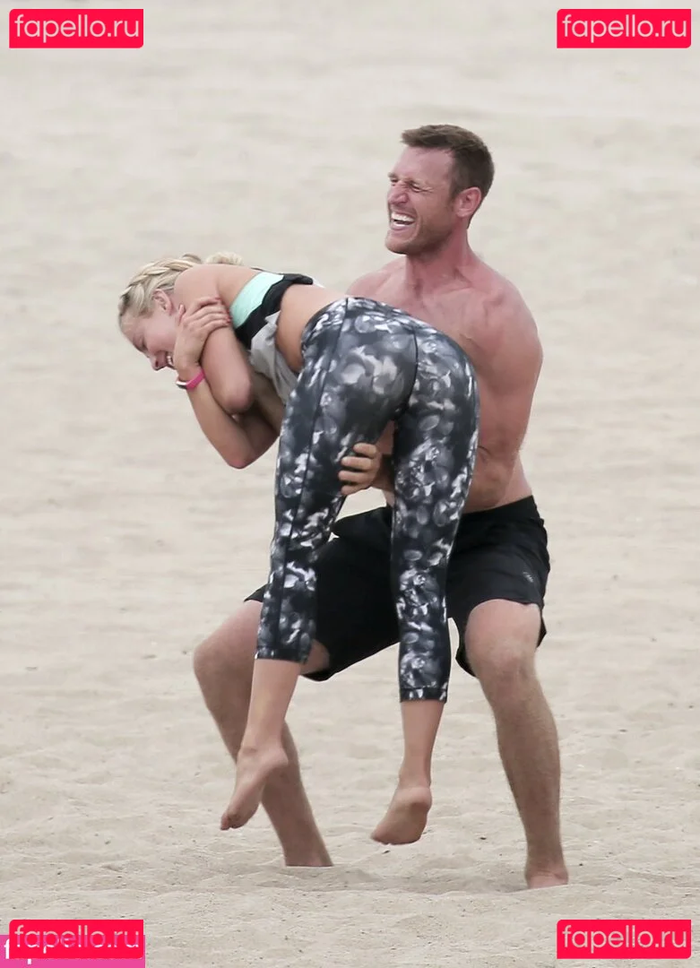 Julianne Hough Onlyfans Photo Gallery 