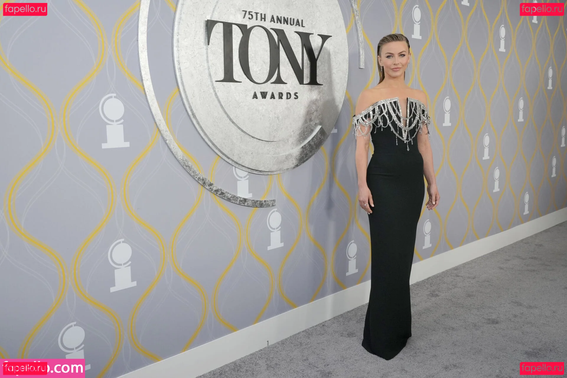 Julianne Hough Onlyfans Photo Gallery 