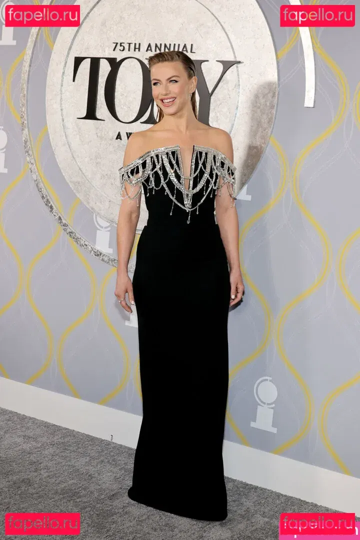 Julianne Hough Onlyfans Photo Gallery 