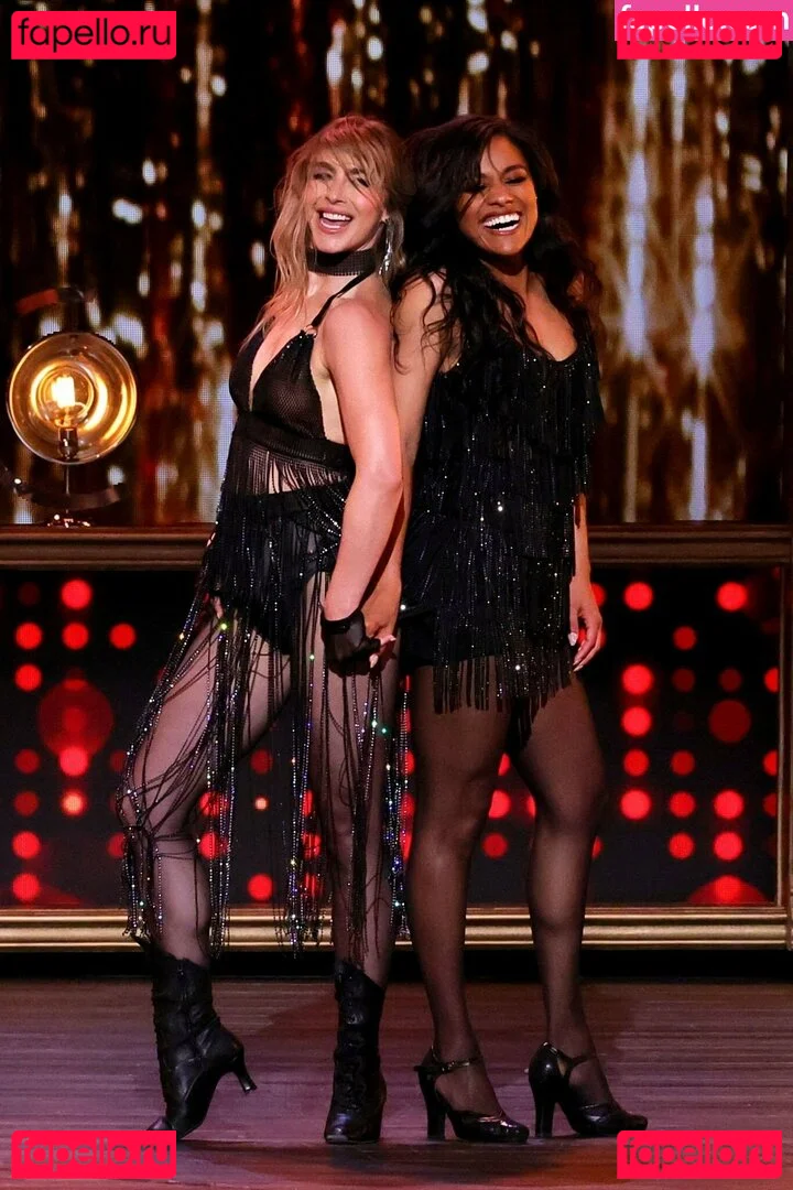 Julianne Hough Onlyfans Photo Gallery 