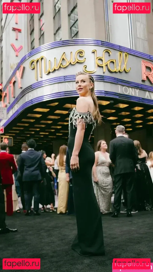 Julianne Hough Onlyfans Photo Gallery 