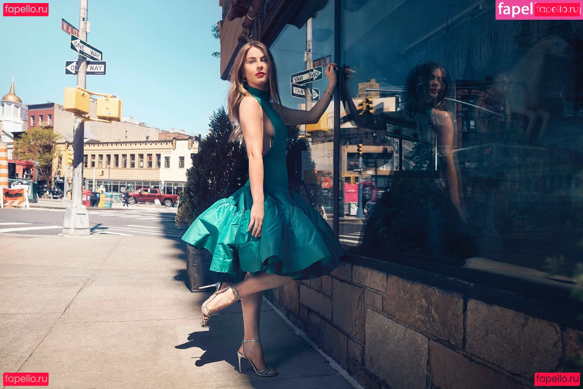 Julianne Hough Onlyfans Photo Gallery 