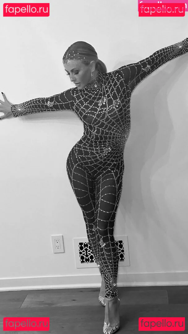 Julianne Hough Onlyfans Photo Gallery 