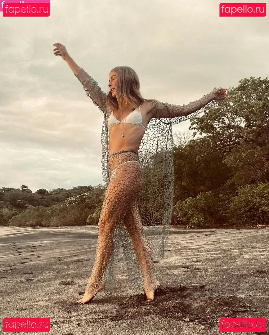 Julianne Hough Onlyfans Photo Gallery 