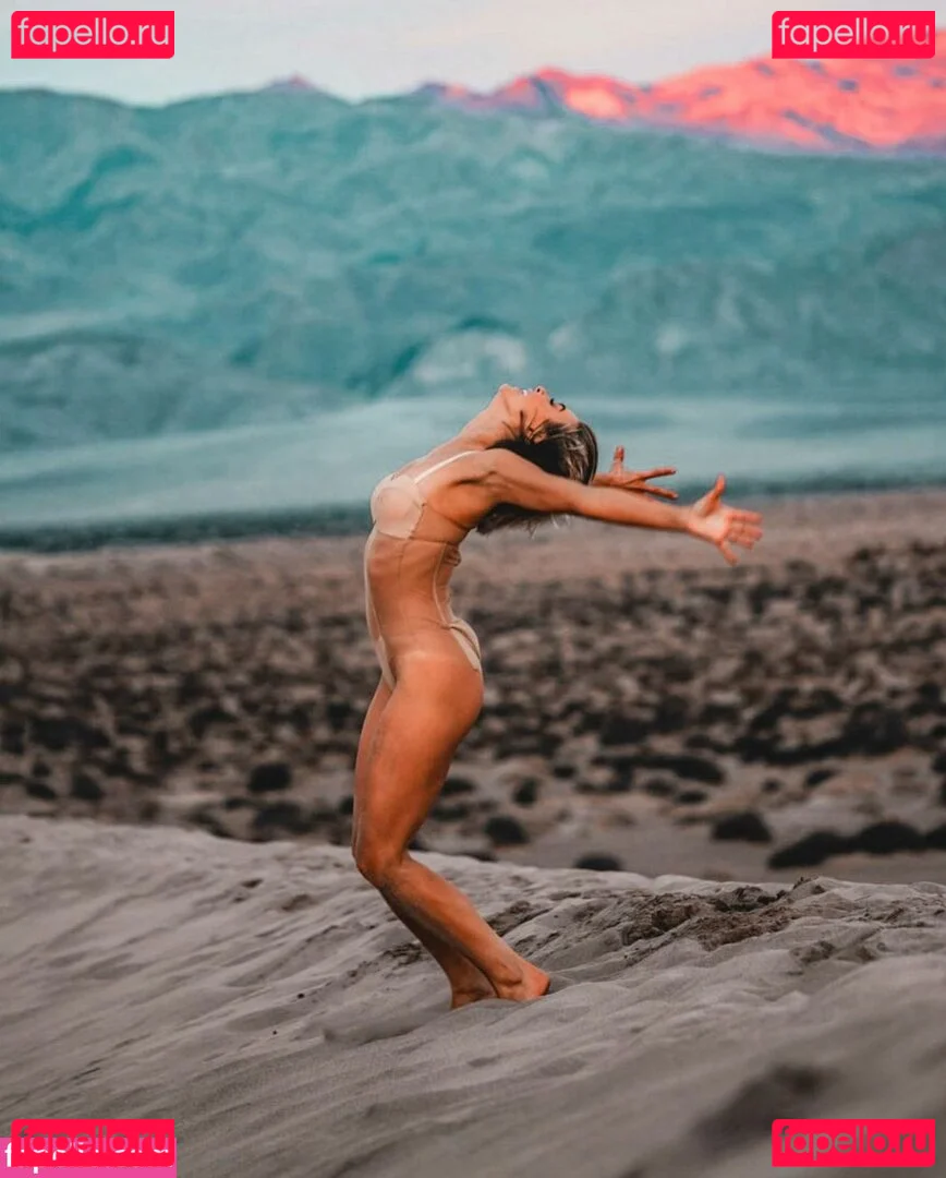 Julianne Hough Onlyfans Photo Gallery 