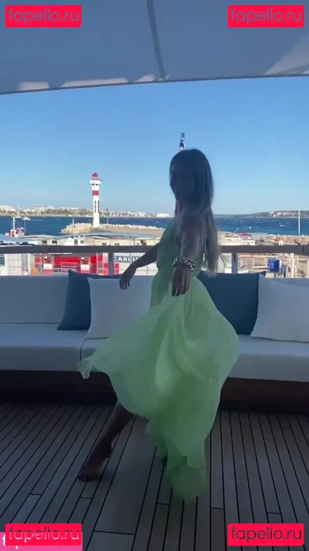 Julianne Hough Onlyfans Photo Gallery 