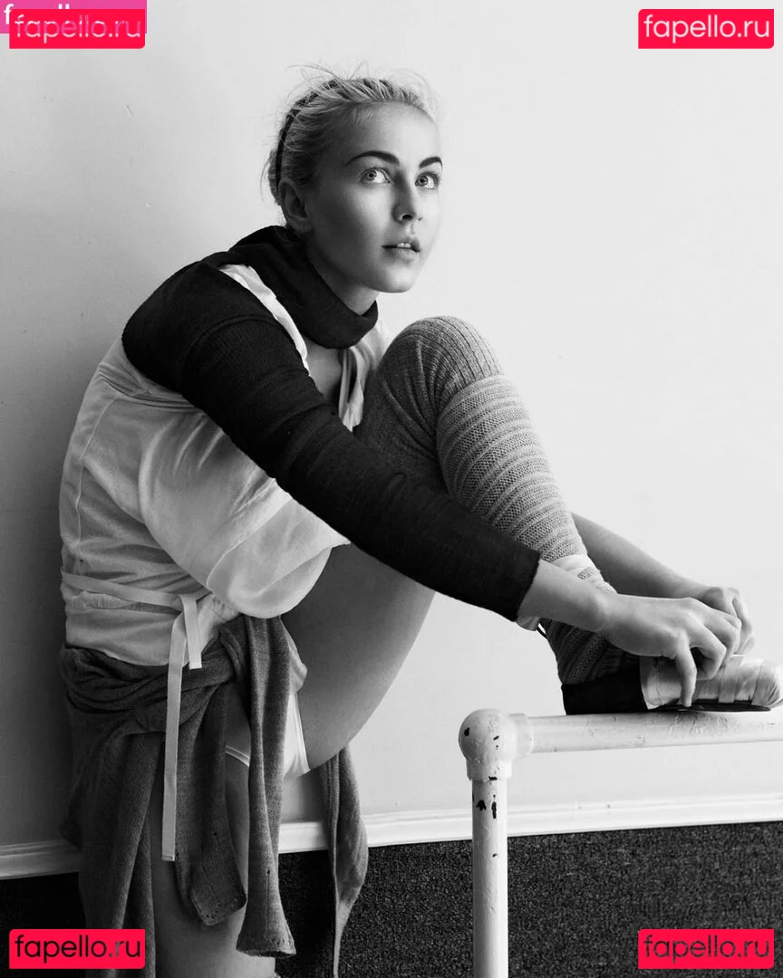 Julianne Hough Onlyfans Photo Gallery 