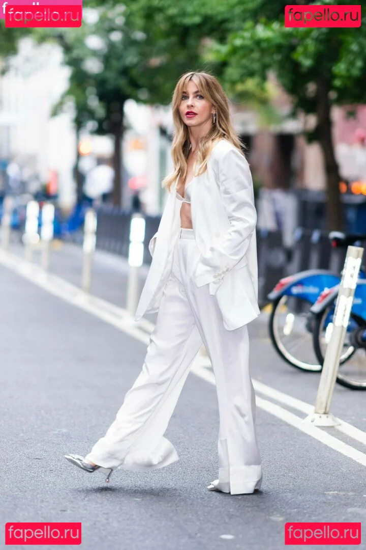 Julianne Hough Onlyfans Photo Gallery 