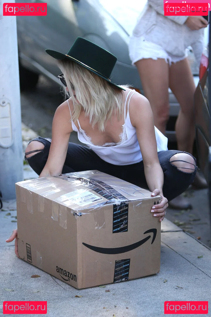 Julianne Hough Onlyfans Photo Gallery 